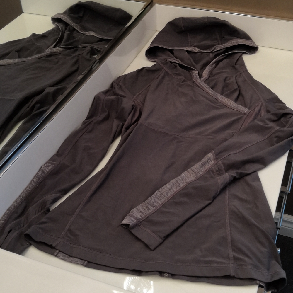 Lululemon Grey Long Sleeve Top, sz 6